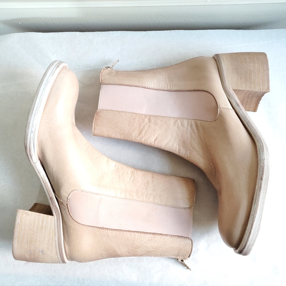 New Free People Essential Chelsea Natural Boots - Picture 12 of 16